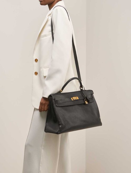 Hermès Kelly 40 Ardennes Black on Model | Sell your designer bag