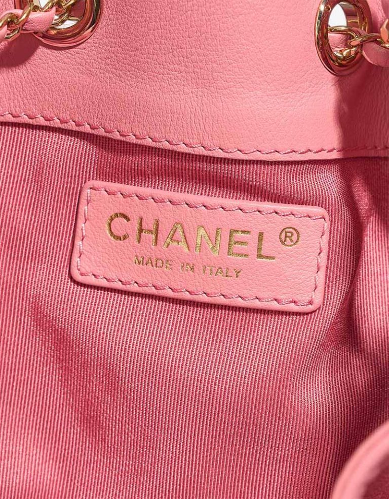 Chanel Bucket Bag Kalbsleder Pink Logo | Verkaufen Sie Ihre Designer-Tasche