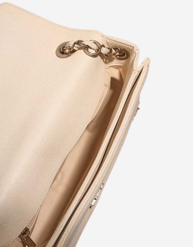 Chanel à rabat Bag Caviar Cream Inside | Vendez votre sac de créateur