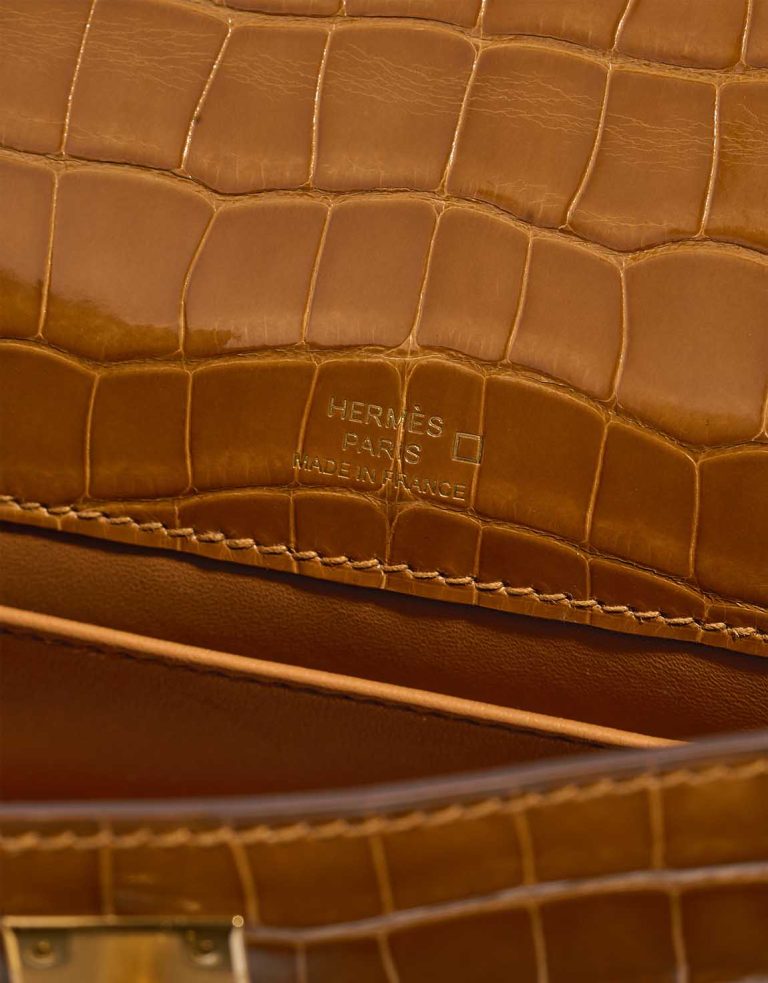 Hermès Kelly Pochette Alligator Mississippi Tabac Camel Logo | Verkaufen Sie Ihre Designertasche