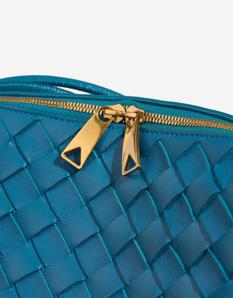 Bottega Veneta Loop Medium Lamb Blue Closing System | Sell your designer bag