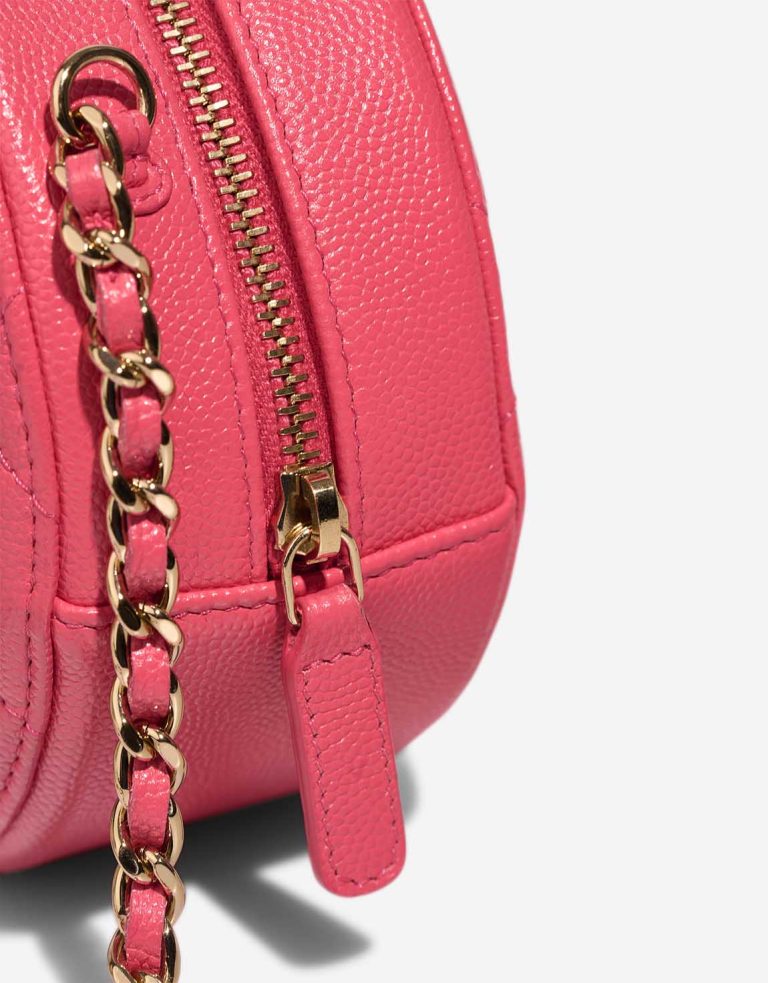 Chanel 19 Round Clutch Caviar Pink Closing System | Sell your designer bag