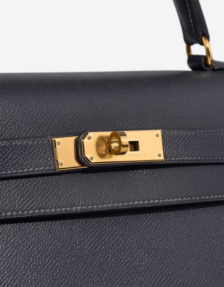 Hermès Kelly 28 Courchevel Bleu Marine Closing System | Sell your designer bag