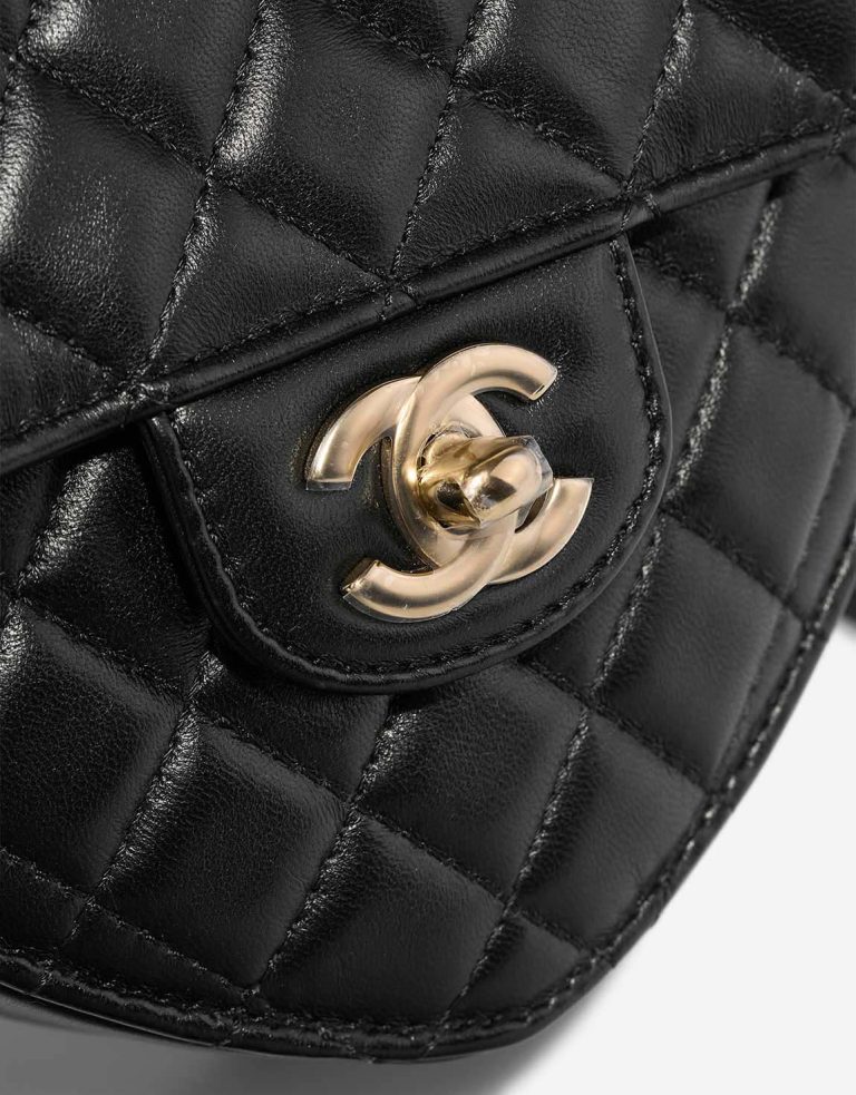 Chanel Timeless Heart Medium Lamb Black Closing System | Vendez votre sac de créateur