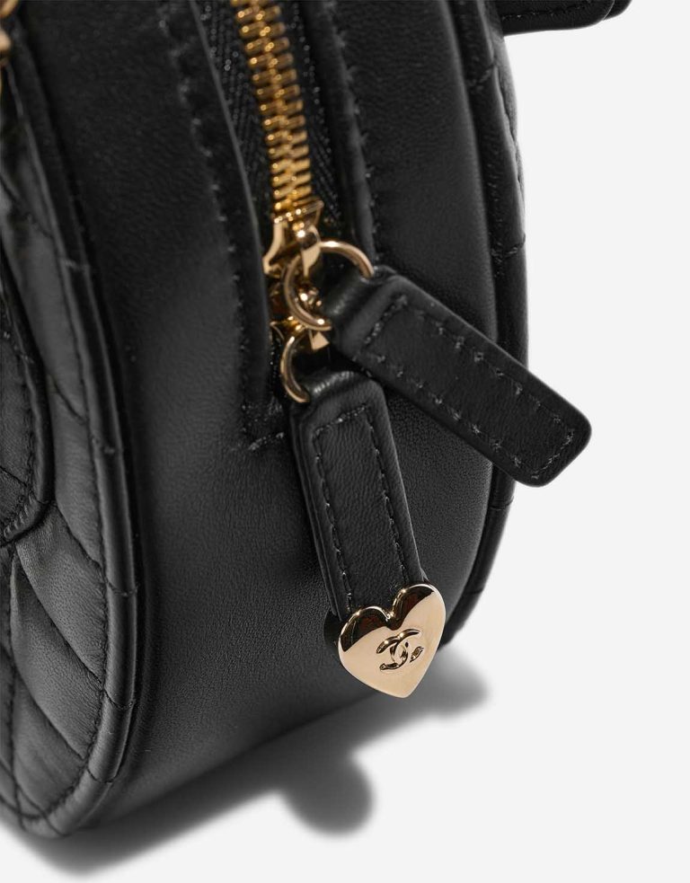 Chanel Timeless Heart Medium Lamb Black Closing System | Vendez votre sac de créateur