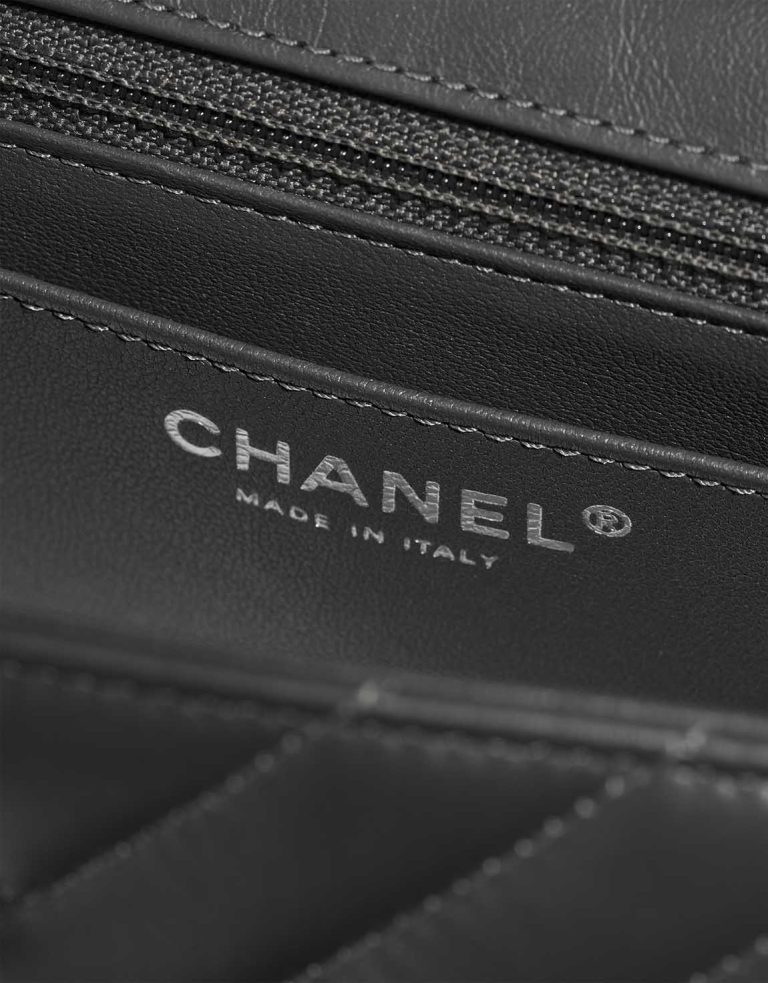 Chanel 2.55 Reissue 224 Lamb Grey Logo | Vendez votre sac de créateur