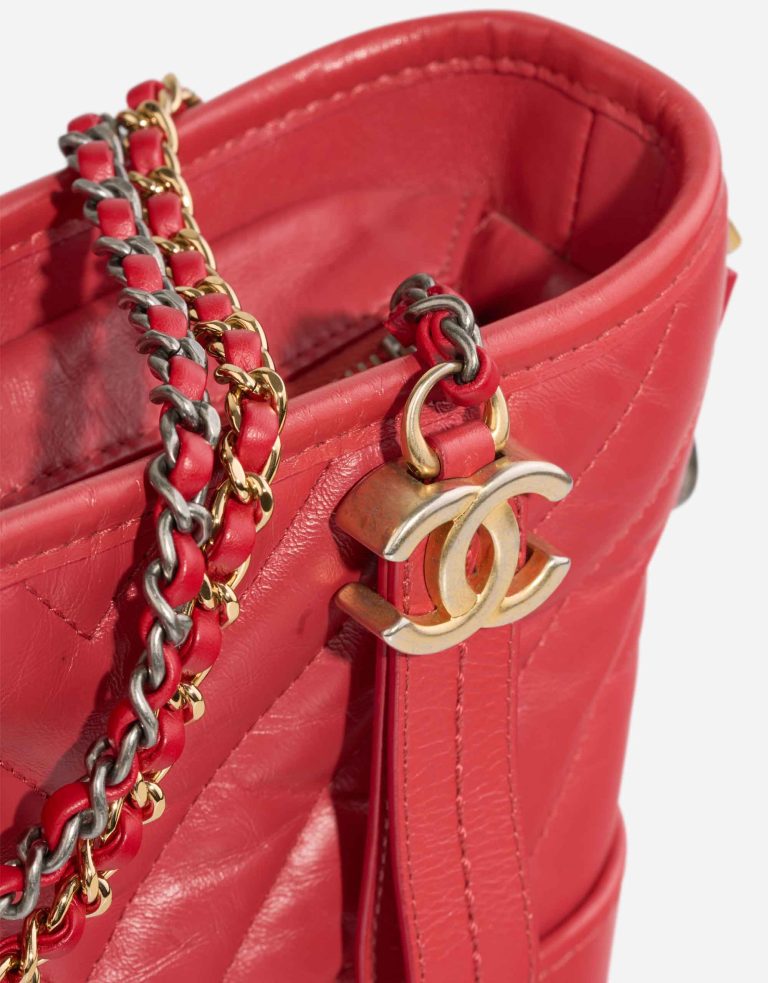 Chanel Gabrielle Petit Agneau Rouge Système de fermeture | Vendez votre sac de créateur