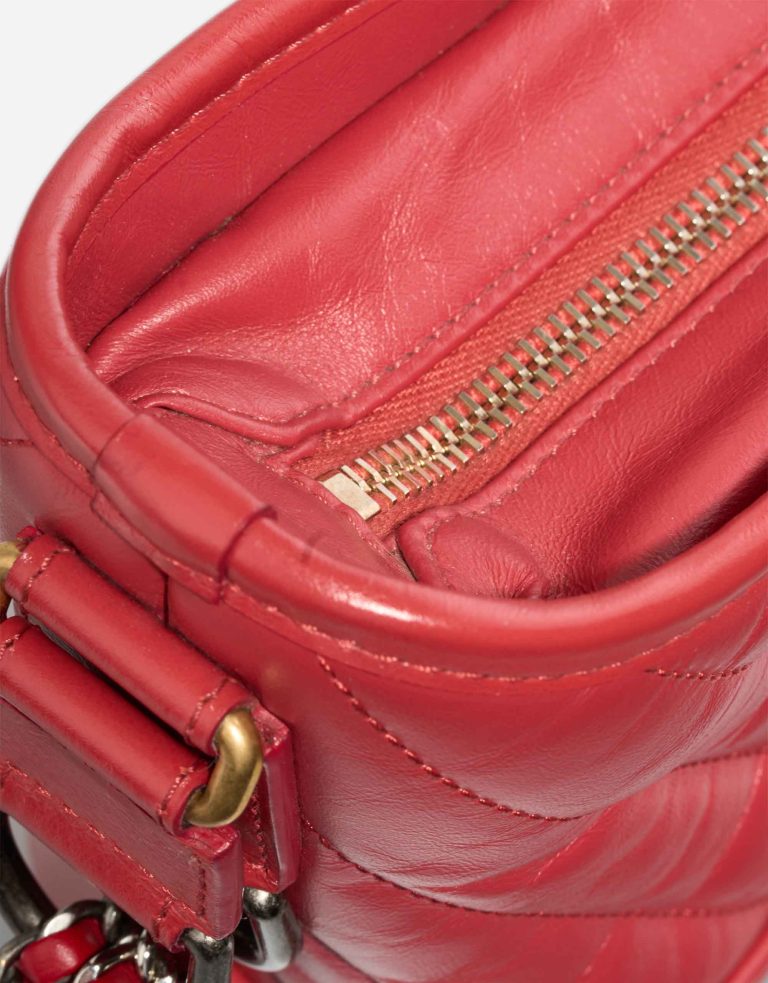 Chanel Gabrielle Petit Agneau Rouge Signes d'usure | Vendez votre sac de créateur