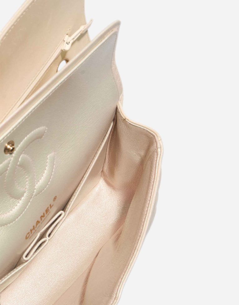 Chanel Timeless Medium Lamb White / Iridescent Inside | Vendez votre sac de créateur