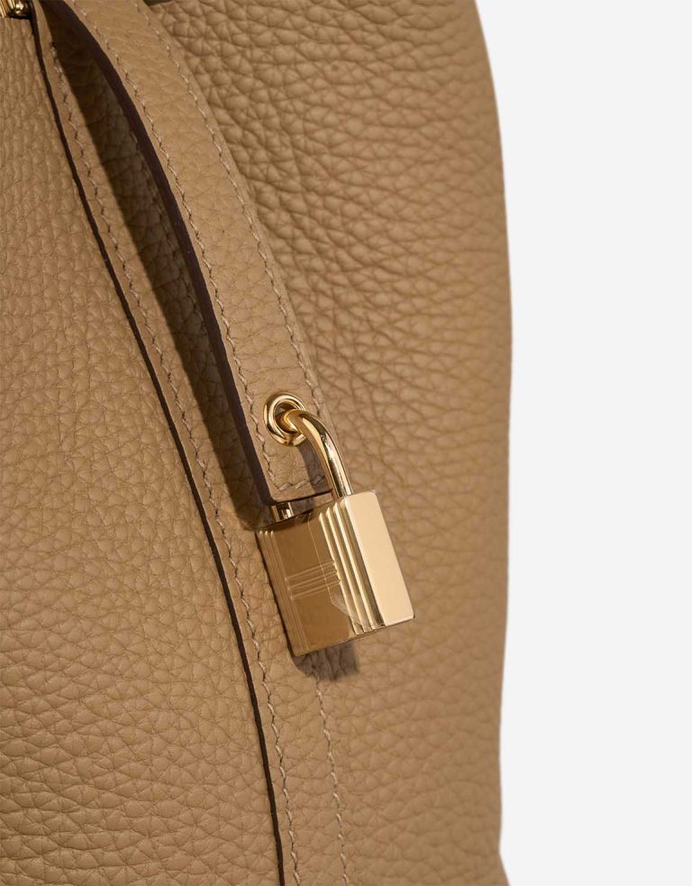 Hermès Picotin 18 Taurillon Clémence Biscuit Closing System | Verkaufen Sie Ihre Designer-Tasche