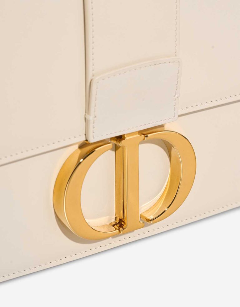 Dior 30 Montaigne Calf White Closing System | Sell your designer bag