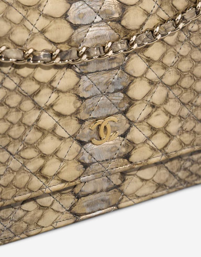 Chanel Wallet On Chain Python Beige / Gold Closing System | Verkaufen Sie Ihre Designer-Tasche