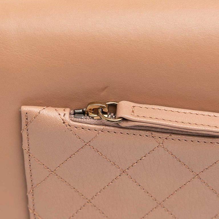 Chanel Flap Bag Coco Curve Kalbsleder Beige Gebrauchsspuren | Verkaufen Sie Ihre Designertasche