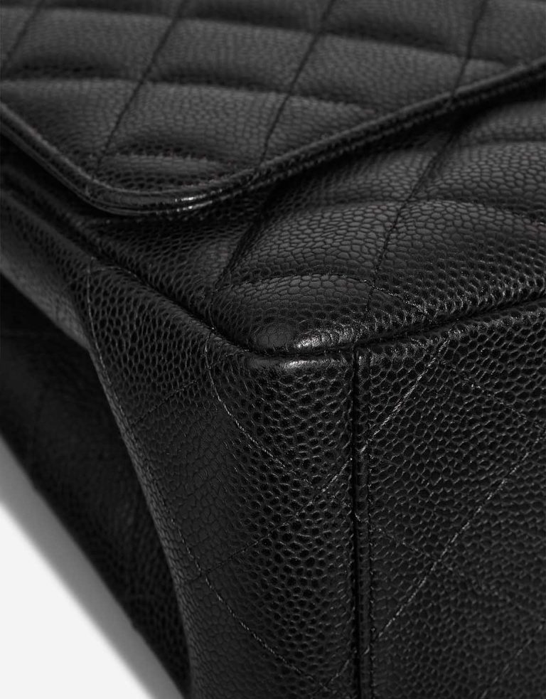 Chanel Timeless Maxi Caviar Black Signs of wear | Sell your designer bag