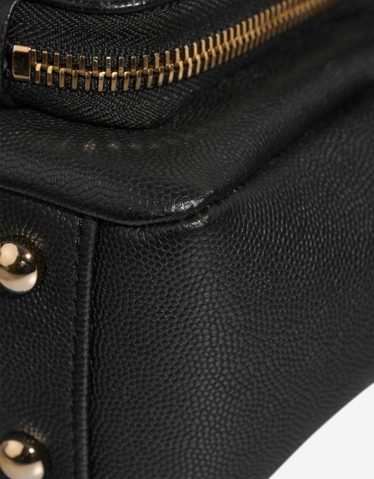 Chanel Business Affinity Small Caviar Black Signs of wear | Sell your designer bag